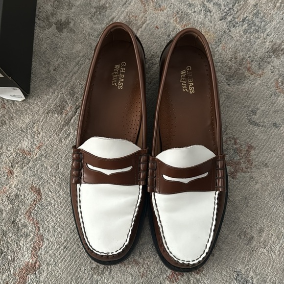 GH Bass Larson weejuns loafers size 12 mens white and brown lightly used - Picture 2 of 6